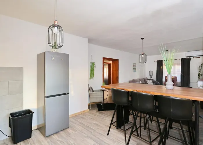 Apartments Fraj With Jacuzzi