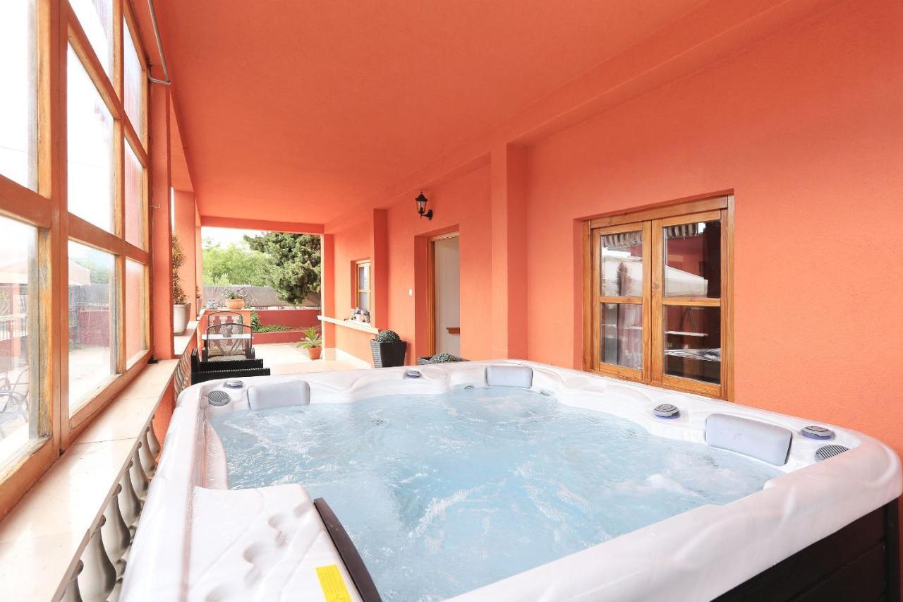 Lägenhet Fraj With Jacuzzi *