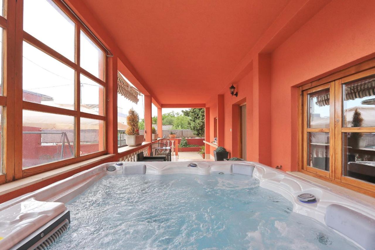 Lägenhet Fraj With Jacuzzi Zadar